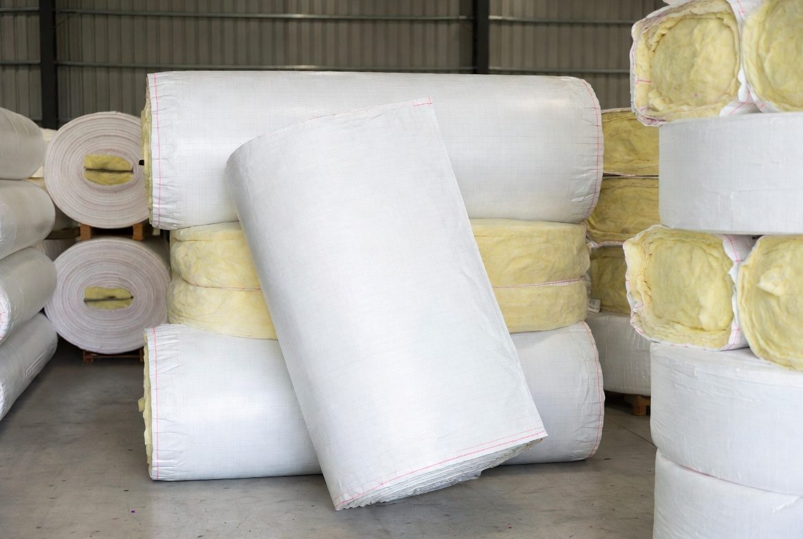 White PSK-faced fiberglass metal building insulation rolls